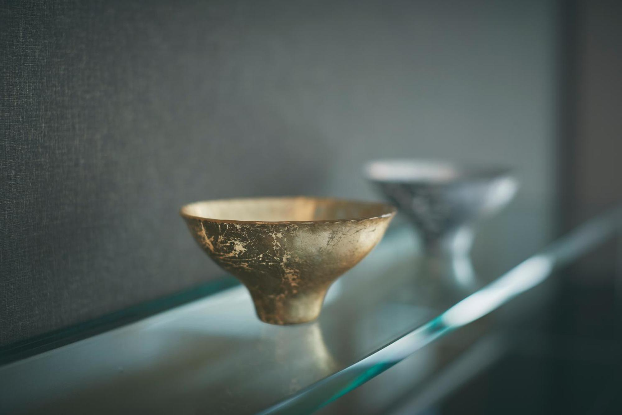 Hotel New Otani Ósaka Exteriér fotografie A golden cup from the tomb of King Tutankhamun